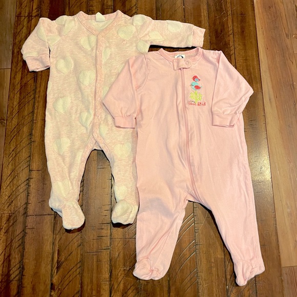 Set of 4 : 3-6 month baby onesies- Gerber & Gap - Picture 2 of 2